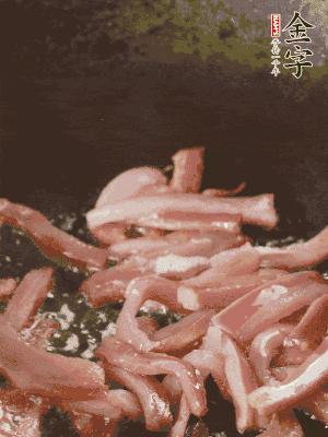 再放豌豆苗翻炒均勻。